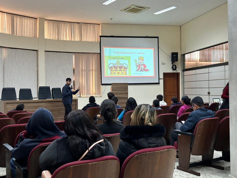 Alunos do CIEM São Geraldo visitam a Câmara e vivenciam na prática a cidadania