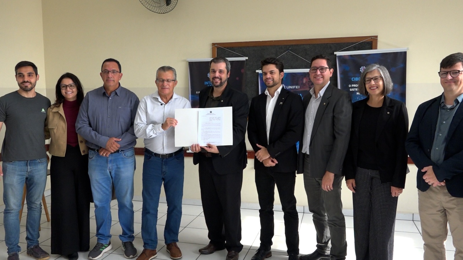 Câmara acompanha assinatura de convênio entre a Prefeitura e Universidade Federal de Itajubá