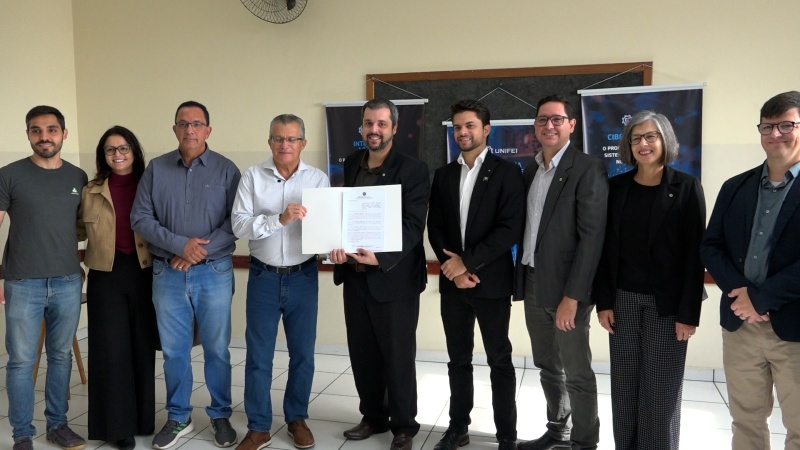 Câmara acompanha assinatura de convênio entre a Prefeitura e Universidade Federal de Itajubá