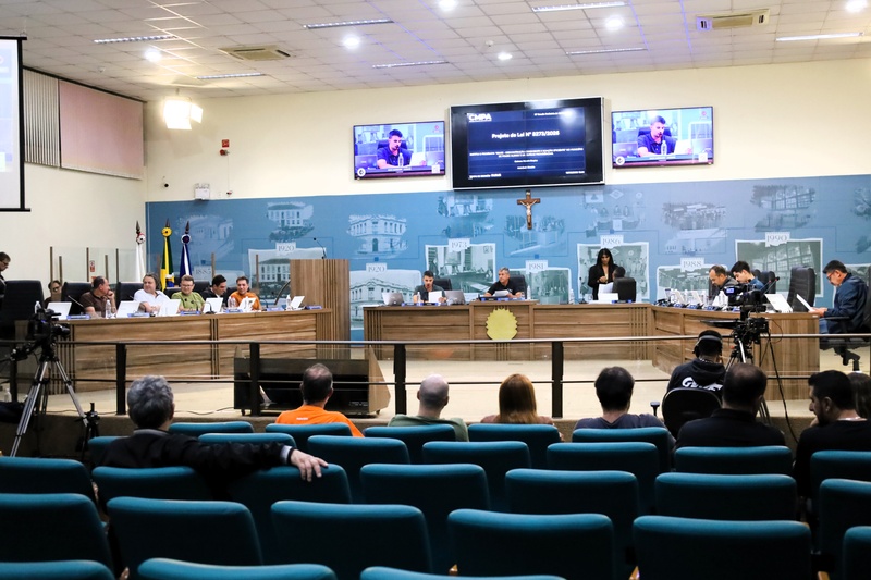 Câmara aprova, em única votação, projeto que amplia licença-paternidade para servidores municipais