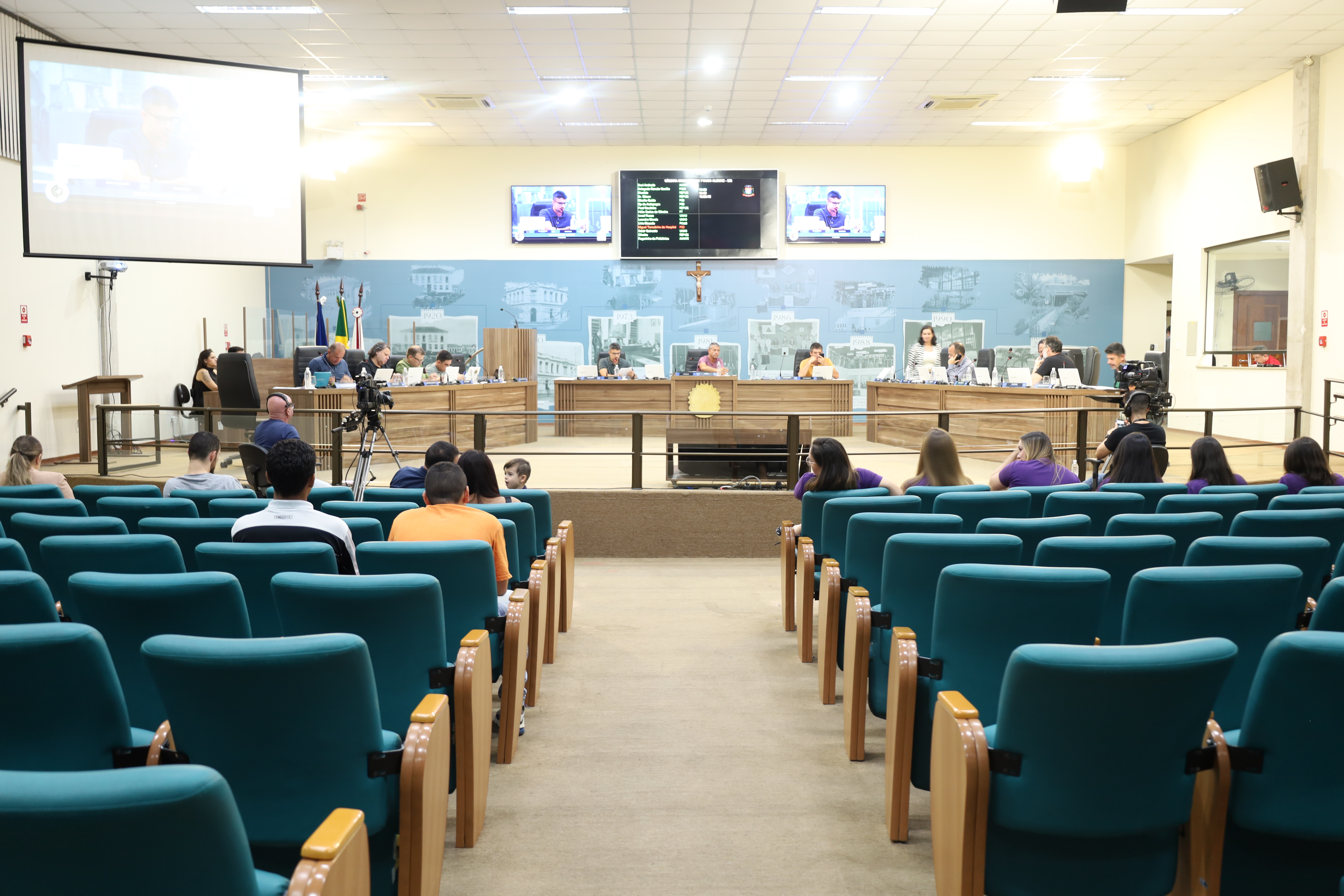 Câmara aprova realização de duas audiências públicas para discutir educação e esportes