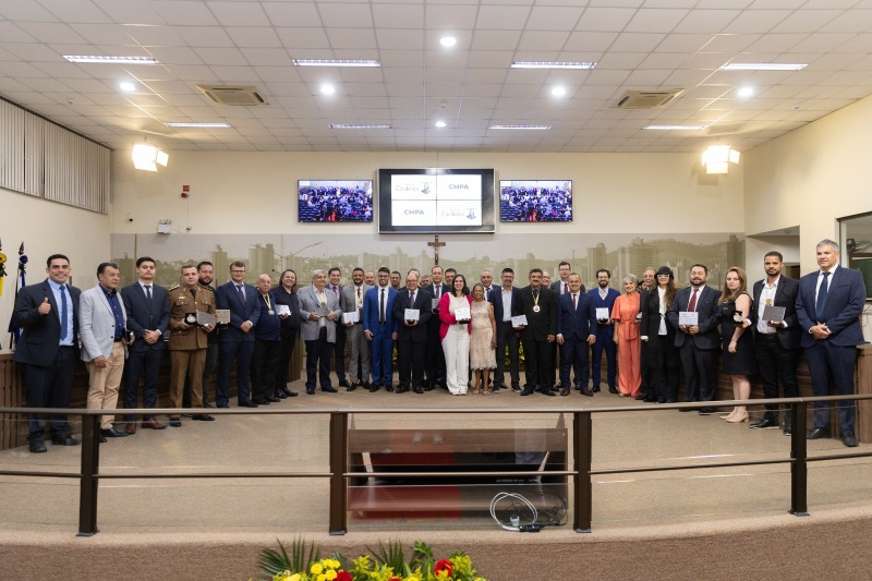 Câmara concede Insígnia Tiradentes a personalidades que se destacam na comunidade pouso-alegrense 