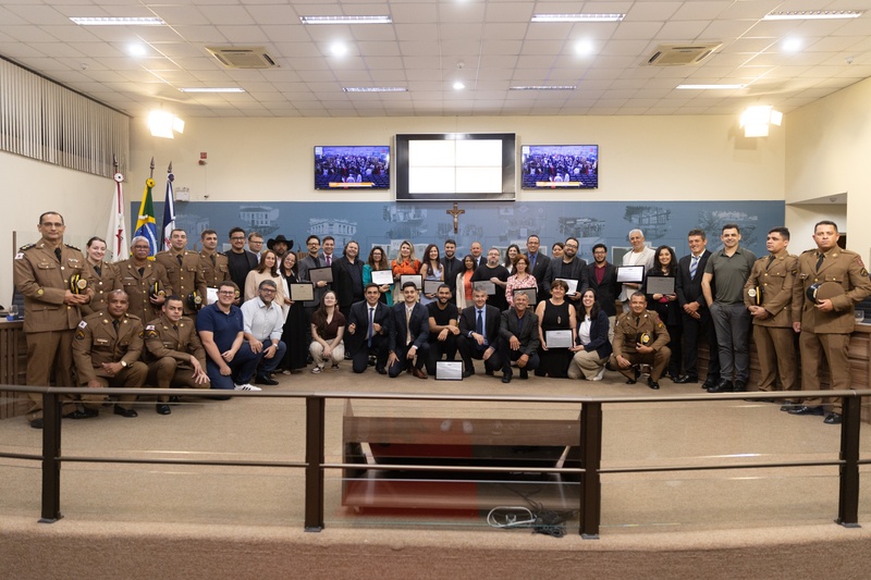 Câmara de Pouso Alegre homenageia artistas e produtores culturais com Comenda Nonô e Naná 