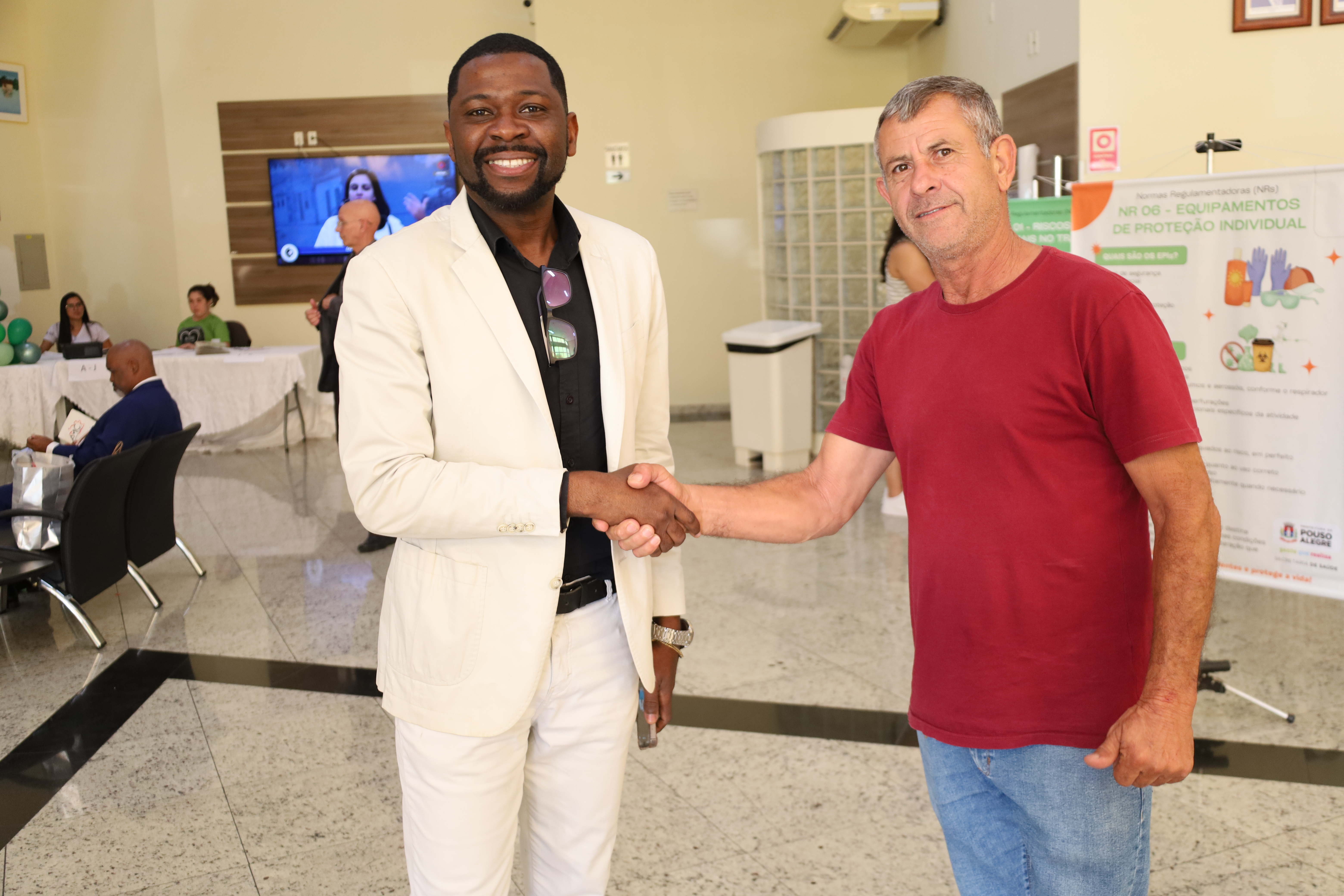 Câmara de Pouso Alegre recebe missão empresarial internacional Angola–Brasil