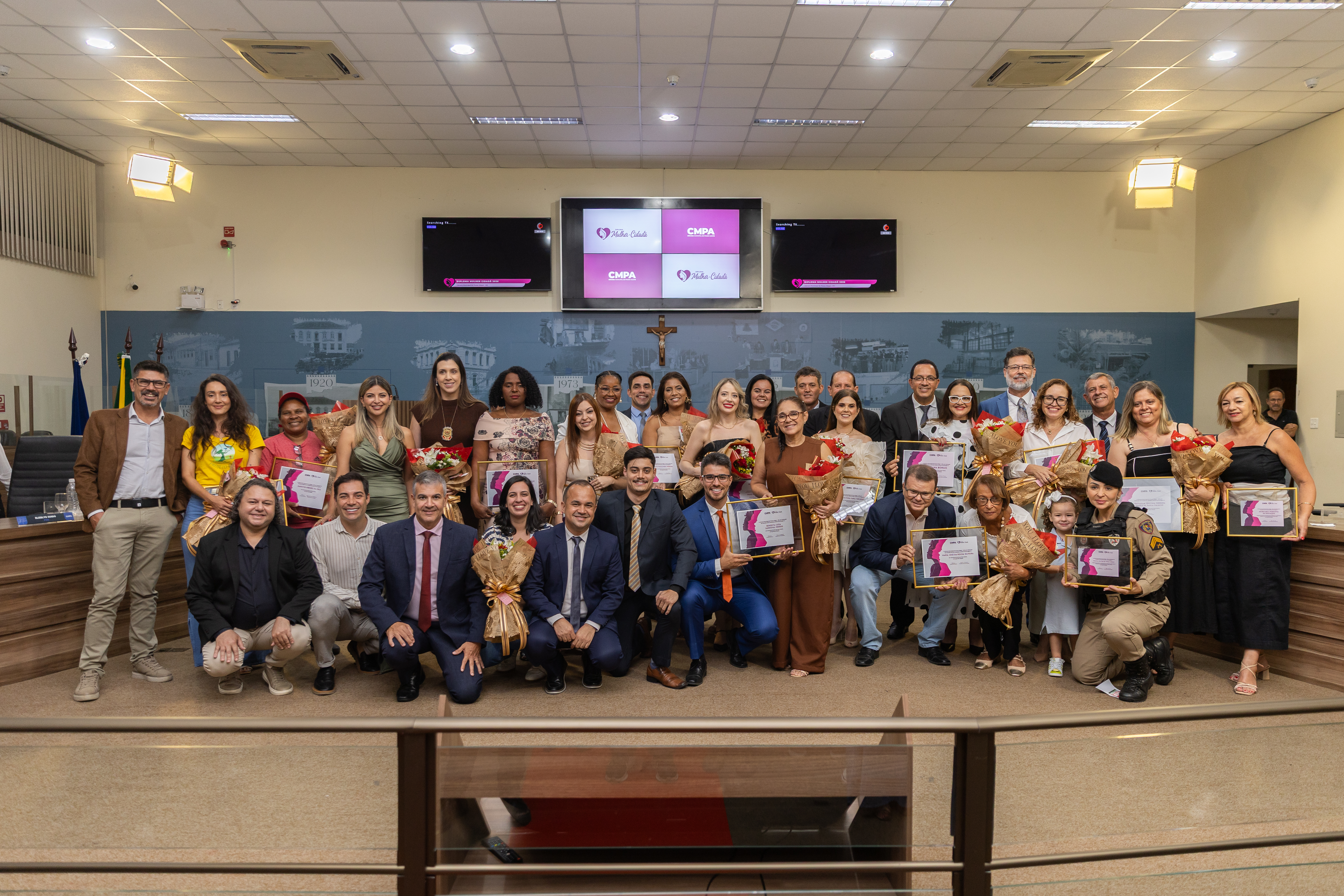 Câmara entrega o Diploma Mulher Cidadã para 16 homenageadas