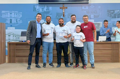Câmara homenageia administradores do Old Brothers Car Club