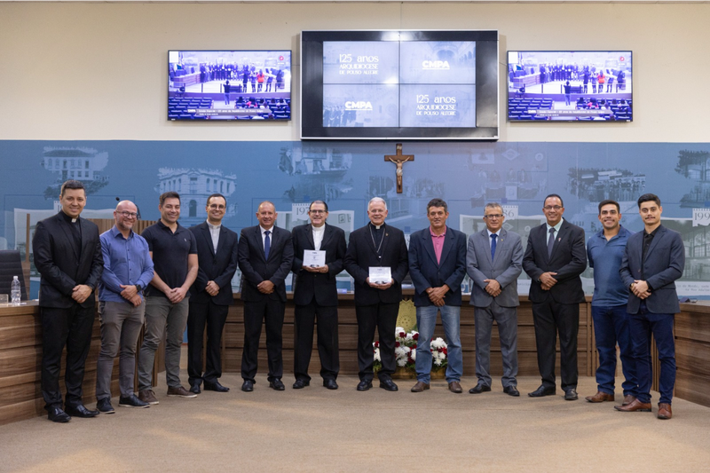 Câmara homenageia os 125 anos da Arquidiocese de Pouso Alegre em sessão especial 