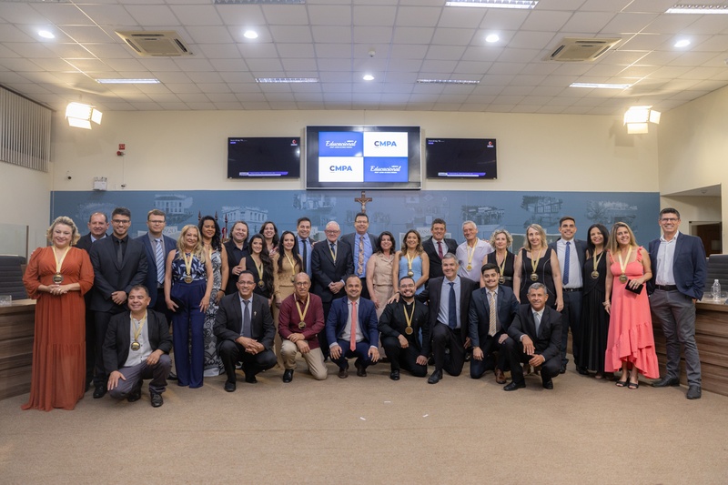 Câmara homenageia profissionais da educação com Medalha do Mérito Educacional 