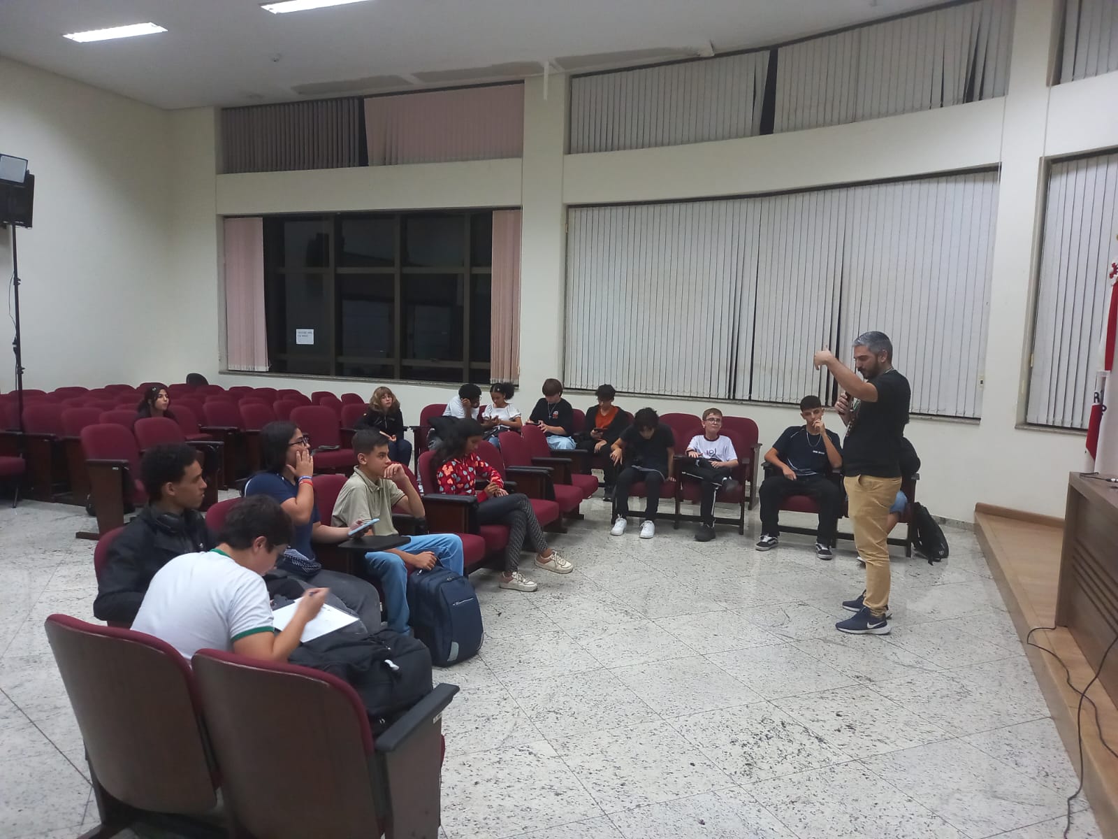 Câmara Mirim e Jovem: atividade debate responsabilidade dos gestores públicos e fiscalização exercida pelo Poder Legislativo