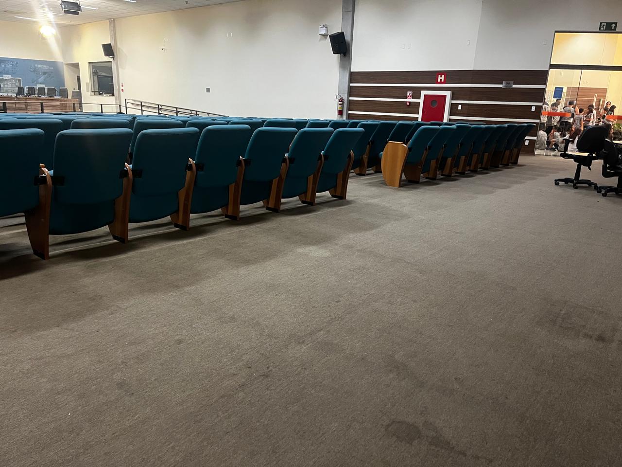 Câmara Municipal de Pouso Alegre abre licitação para troca de carpetes