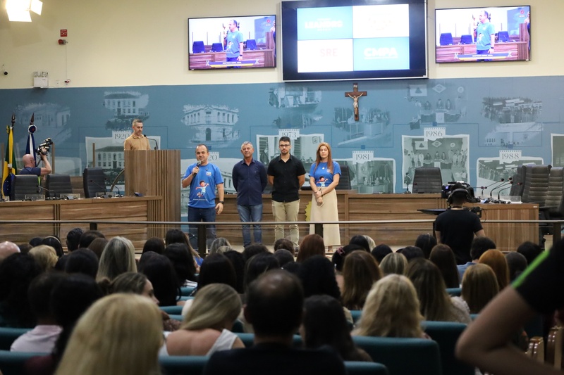 Câmara recebe Simpósio Abril Azul, voltado à conscientização sobre o autismo