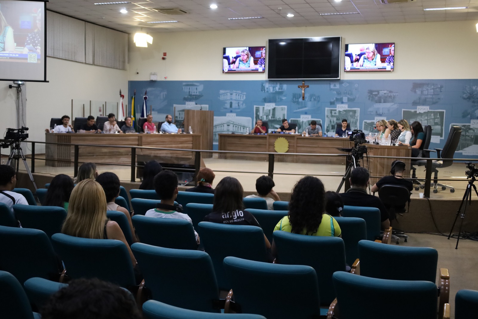 Comissão de Educação debate proposta para implantação de escola cívico- militar em Pouso Alegre