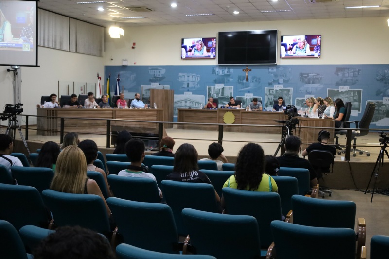 Comissão de Educação debate proposta para implantação de escola cívico- militar em Pouso Alegre