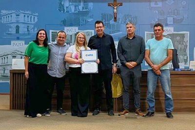 Projeto "Lencinho com Carinho" é homenageado na Câmara de Pouso Alegre