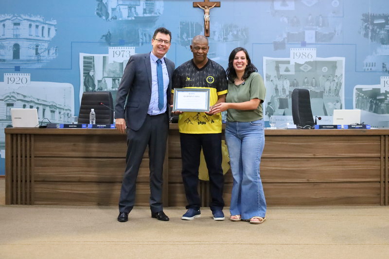 Treinador Neném recebe homenagem da Câmara de Pouso Alegre