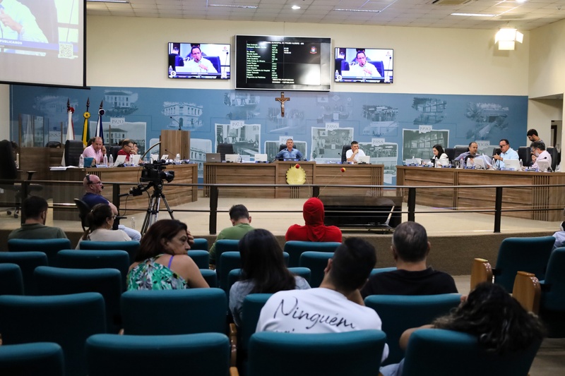 Vereadores apreciam requerimentos sobre diversos temas