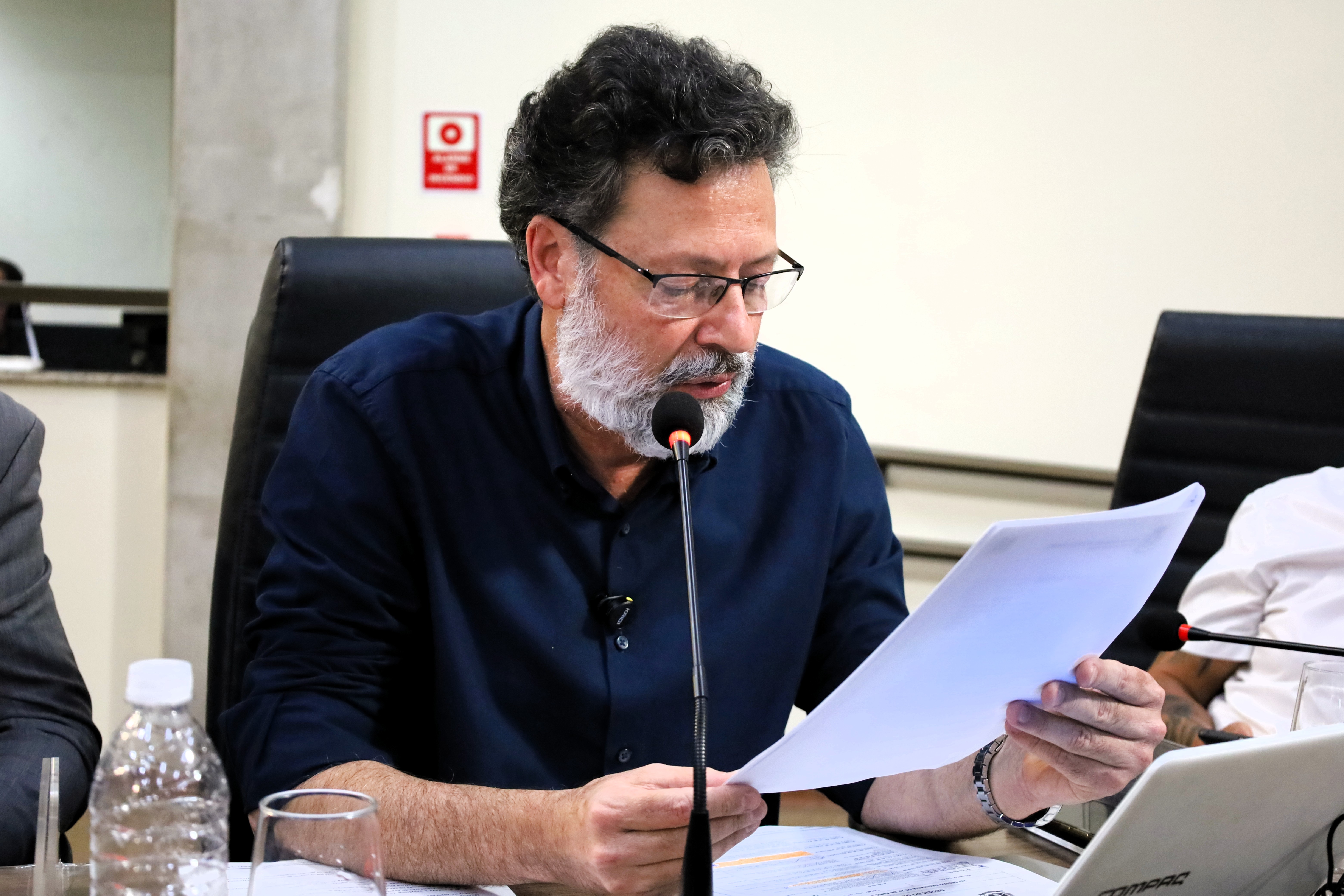 Vereadores aprovam, em 2ª votação, proposta que exige QR Code em placas de obras públicas